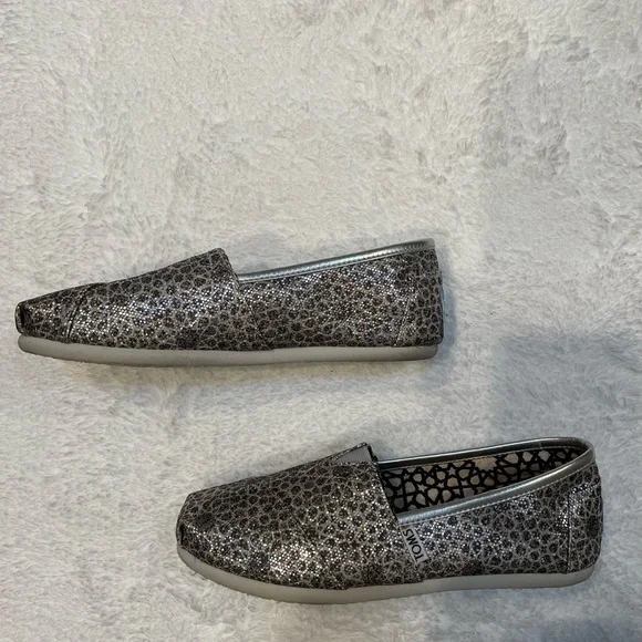 TOMS Print Slip-On Shoes - Picture 8 of 8